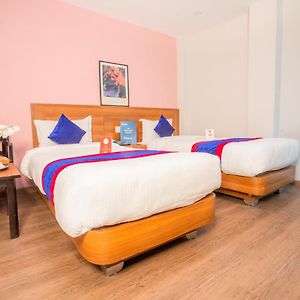 Oyo 136 Hotel Om Plaza